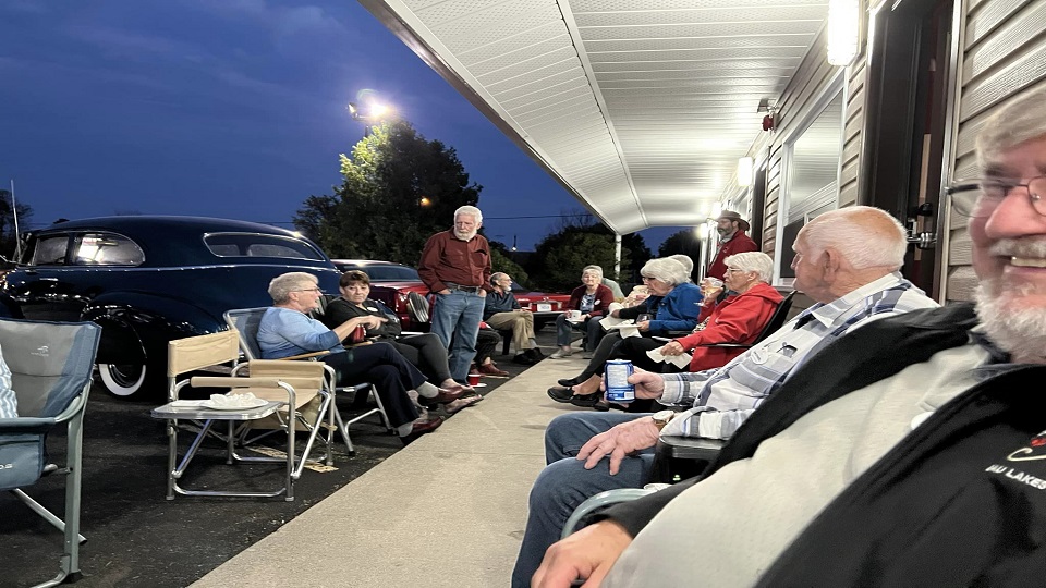 Kawartha Lakes members enjoying a relaxing evening after a long day of touring